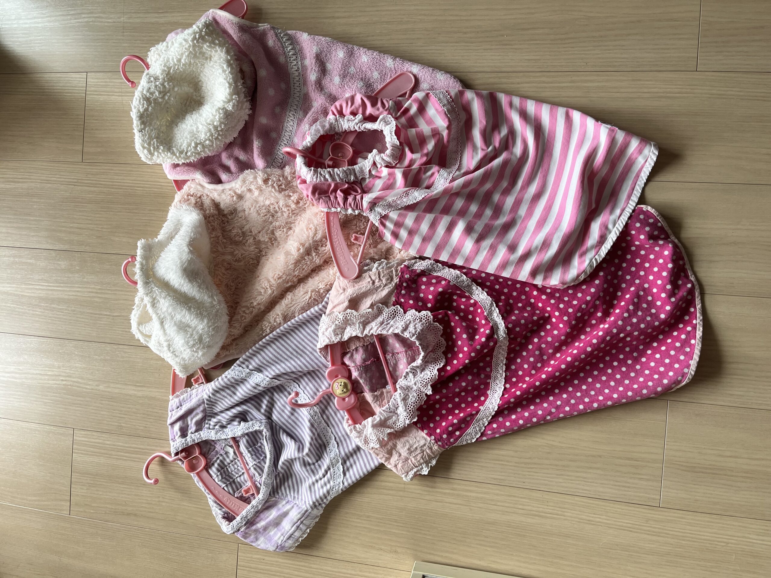 春夏秋冬で生地・厚みを変えて作ってくれた、母手作り洋服の一部